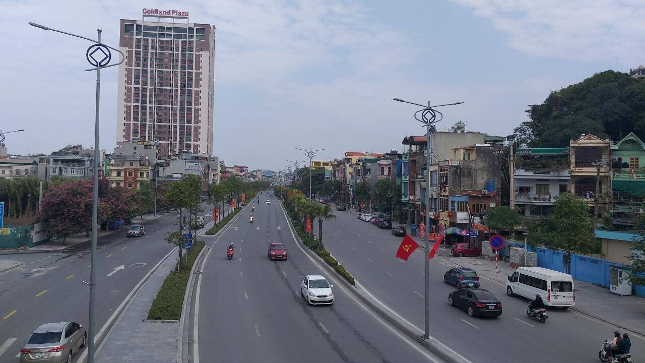 Các tuyến phố chính của Tp Hạ Long vắng lặng, thưa thớt trong dịp Tết vừa đảm bảo phòng, chống dịch, vừa góp giảm thiểu TNGT.