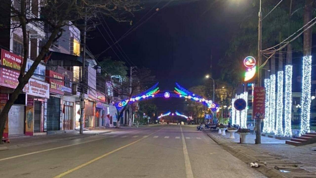 Đường phố trên địa bàn Tx Đông Triều vắng lặng do các chốt kiểm dịch hoạt động hiệu quả trong dịp Tết.