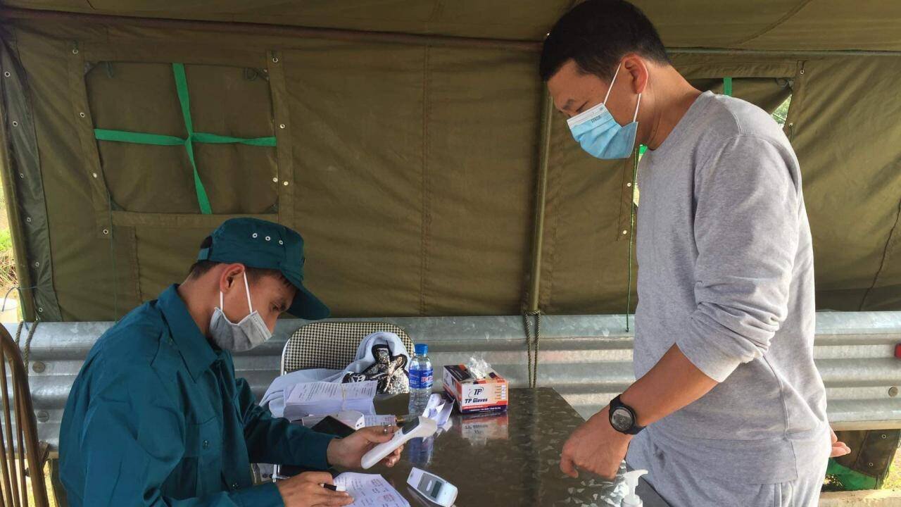 Người và phương tiện vào Quảng Ninh theo cao tốc Hải Phòng - Hạ Long đều được kiểm soát chặt chẽ.