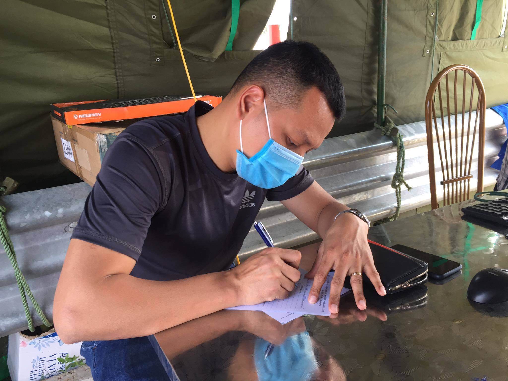 Việc khai báo y tế được mọi người dân chấp hành nghiêm túc.