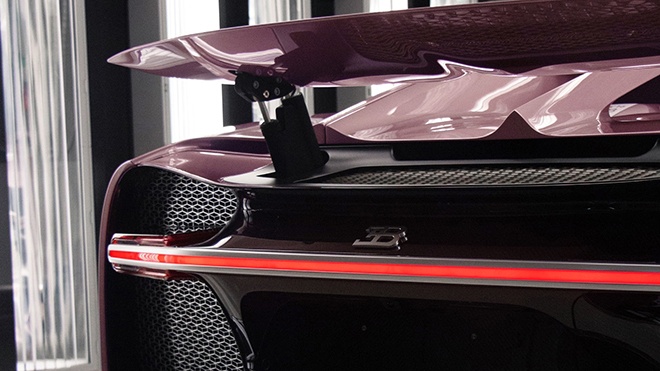 Từng chi tiết trên xe đều được chế tác thủ công dưới đôi bàn tay tài ba của những nghệ nhân giỏi nhất