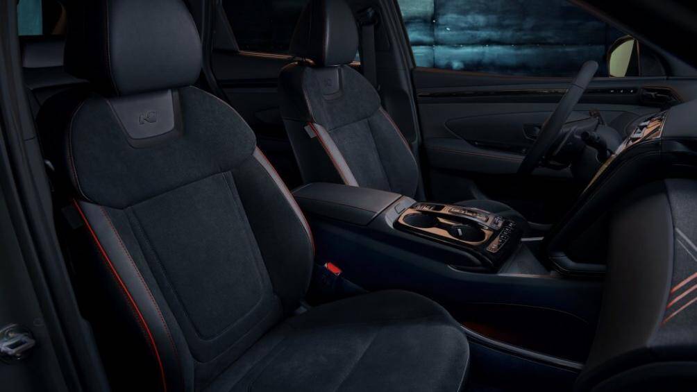 Chiếc SUV này cũng sở hữu hệ thống đèn nền theo cảm xúc với 64 màu sắc và 10 cấp độ sáng khác nhau. Bảng đồng hồ điện tử sẽ có kích thước 10,25 inch