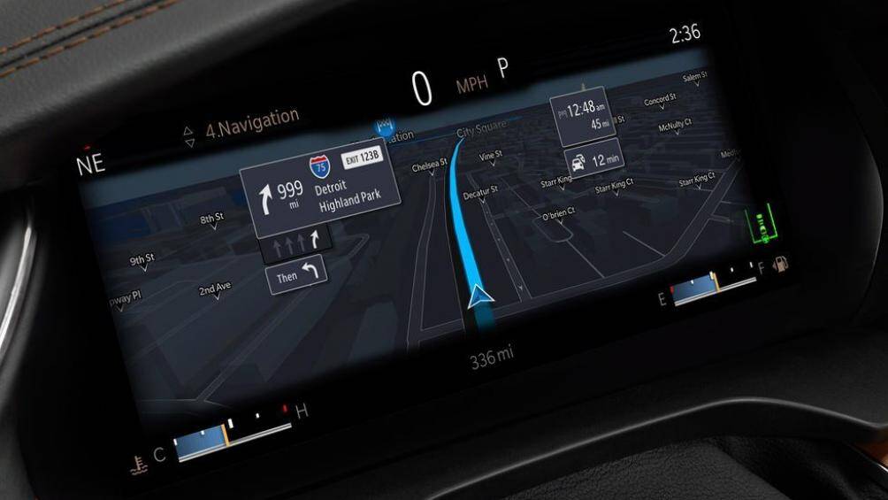 Jeep cũng cung cấp cho khách hàng các tính năng an toàn nổi bật khác gồm hỗ trợ đỗ xe khi sau, cảnh báo giao thông cắt ngang phía sau...