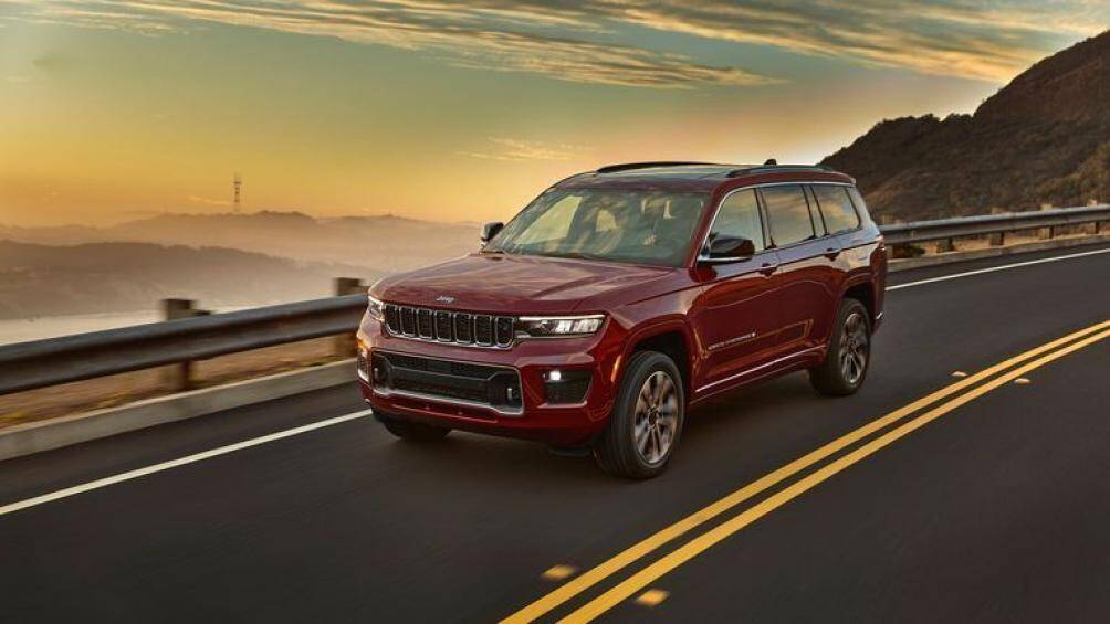 Phiên bản cao cấp hơn là Grand Cherokee L Limited có giá bán 45.490 USD (khoảng 1,047 tỷ đồng)