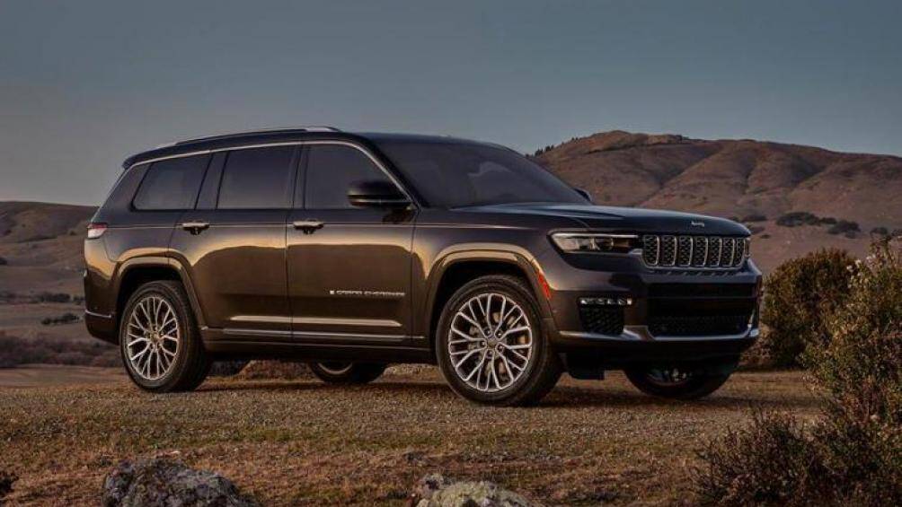 Phiên bản cao cấp nhất là Grand Cherokee L Summit có giá bán từ 60.490 USD (khoảng 1,4 tỷ đồng)