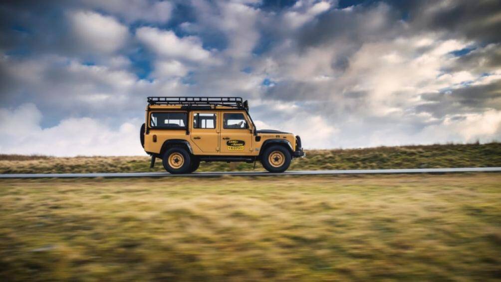 Về phần ngoại thất, Land Rover Classic sẽ bán ra bản đặc biệt này của Defender V8 Works với cả hai cấu hình thân xe là 90 và 110