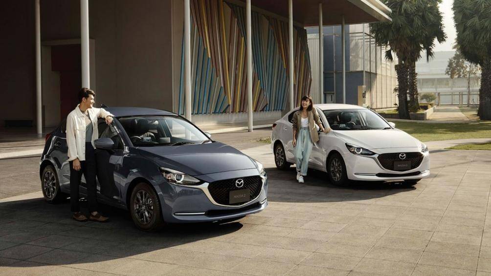 Về thiết kế, Mazda2 2021 không có thay đổi so với đời cũ. Tuy nhiên, nội thất của xe hạng B này được bổ sung thêm tính năng mới