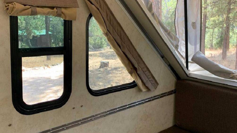 Nếu đồng thời mua cả Mitsubishi Fuso 4x4 lẫn lều cắm trại Aliner Expedition sẽ được hưởng mức giá ưu đãi khoảng 1,08 tỷ đồng