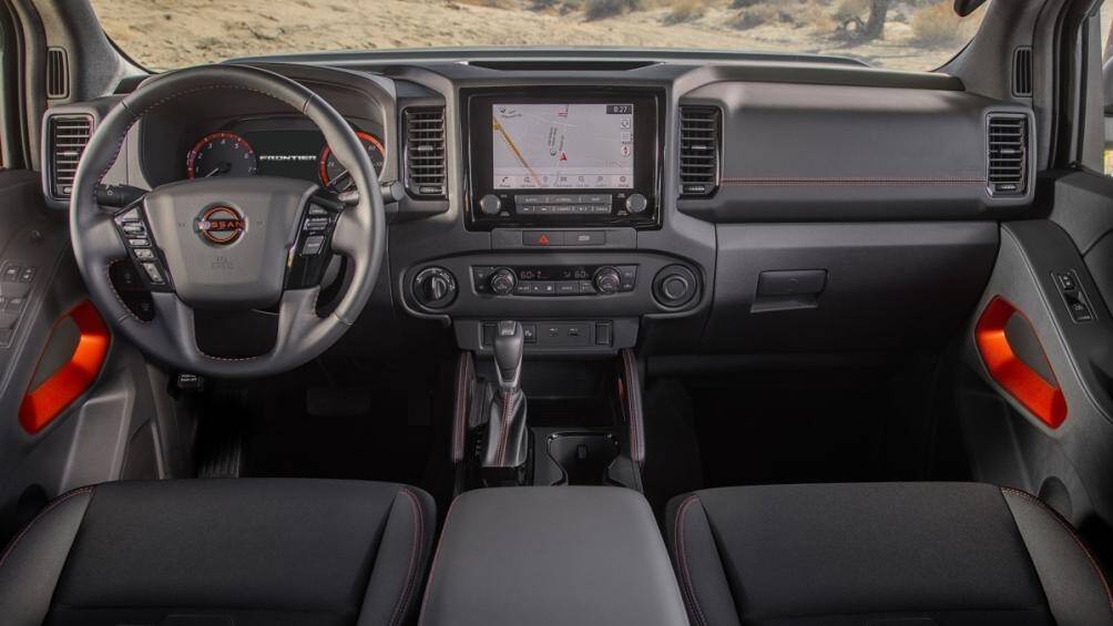 Bên trong, Nissan cũng thiết kế lại khoang lái với bộ ghế ngồi Zero Gravity mới dành cho người lái