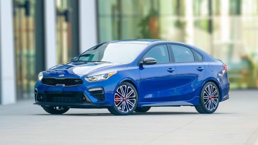 4. Kia Forte 2021 (điểm tổng thể: 8,2/10, giá khởi điểm: 17.890 USD)
