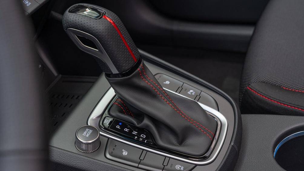 Các kỹ sư cũng tìm cách giảm độ ồn bằng cách sử dụng kính chắn gió cách âm và thêm vật liệu chống ồn