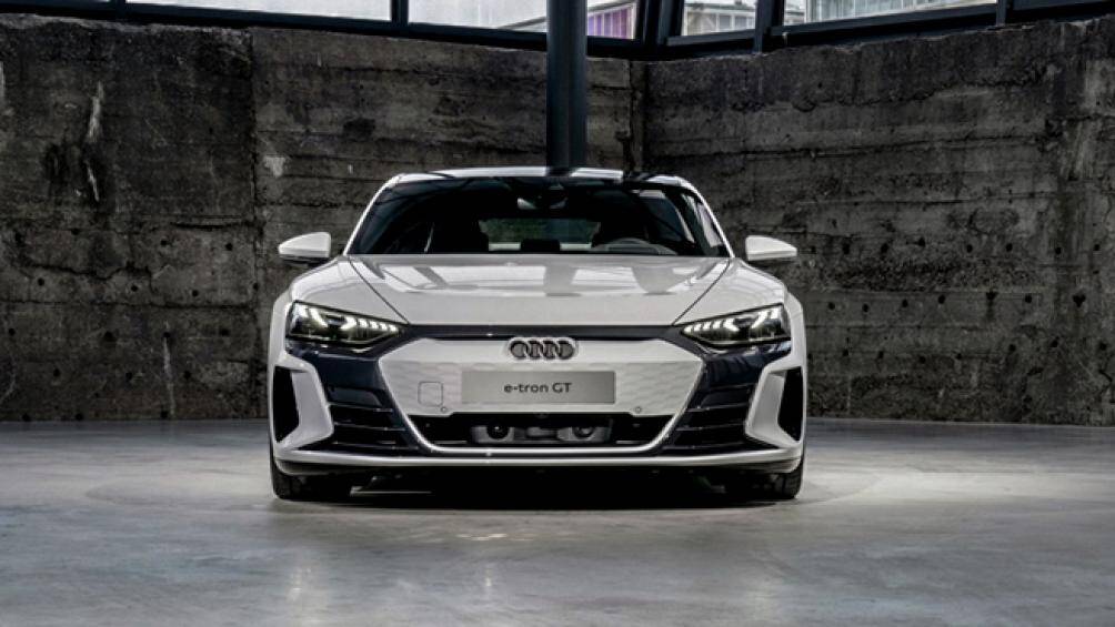 Dự kiến GT quattro Premium Plus có giá từ 99.900 USD (2,2 tỷ đồng), GT quattro Prestige từ 107.100 USD (2,46 tỷ đồng) và RS GT từ 139.900 USD (3,22 tỷ đồng)