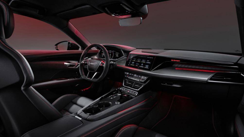 Xe cũng có sẵn hệ thống lái tất cả các bánh tùy chọn, có thể quay bánh sau theo hướng ngược lại ở tốc độ thấp và cùng hướng ở tốc độ trên 50km/h