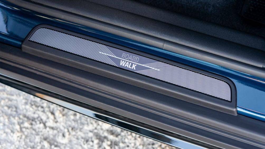 Chiếc xe có khả năng tăng tốc từ 0-100 km/h trong vòng 7,5 giây, mức tiêu thụ trung bình là 6,7 lít/100 km