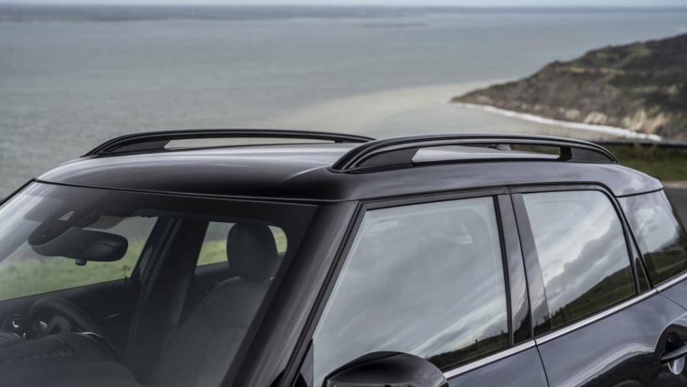 Phiên bản Cooper được trang bị động cơ xăng 3 xi-lanh dung tích 1,5 lít sẽ có giá khởi điểm ở mức 40,350 USD