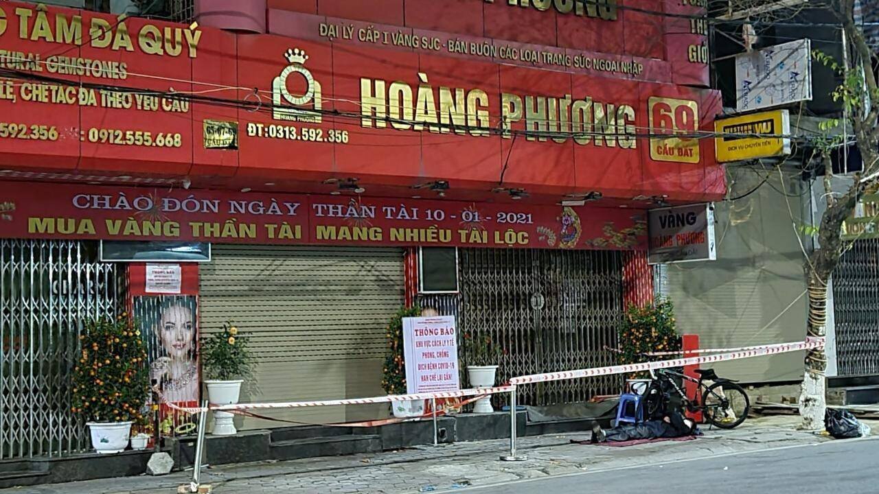 Những nơi các ca bệnh nhiễm Covid-19 đi qua, lui đến đều đống cửa, bảo vệ chặt chẽ, tránh mọi nguy cơ lây nhiễm.