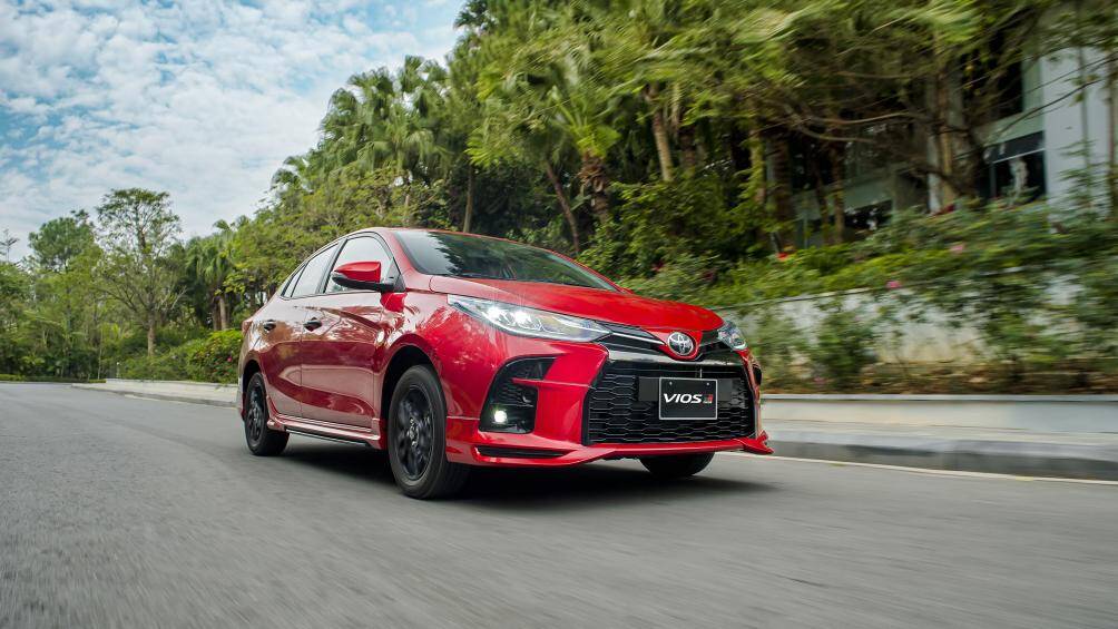 Toyota Vios GR-S vừa được bán ra tại Việt Nam có giá từ 630 triệu đồng. Với giá bán này, GR-S trở thành chiếc Vios có giá bán cao nhất trên thị trường