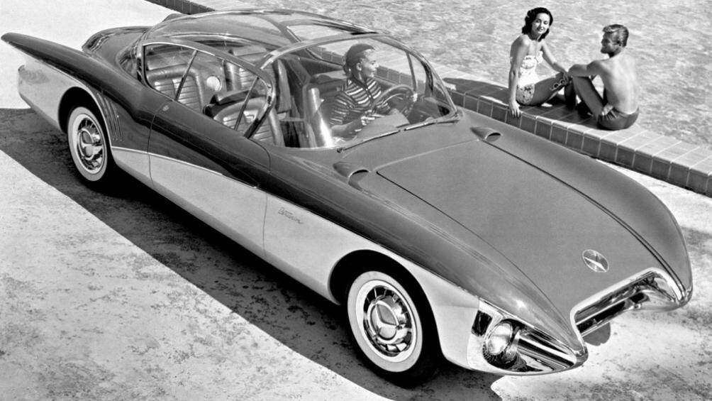 Ít ai biết được rằng Buick Centurion 1956 chiếc xe đầu tiên và sớm nhất trên thế giới có trang bị hệ thống camera nhìn phía sau