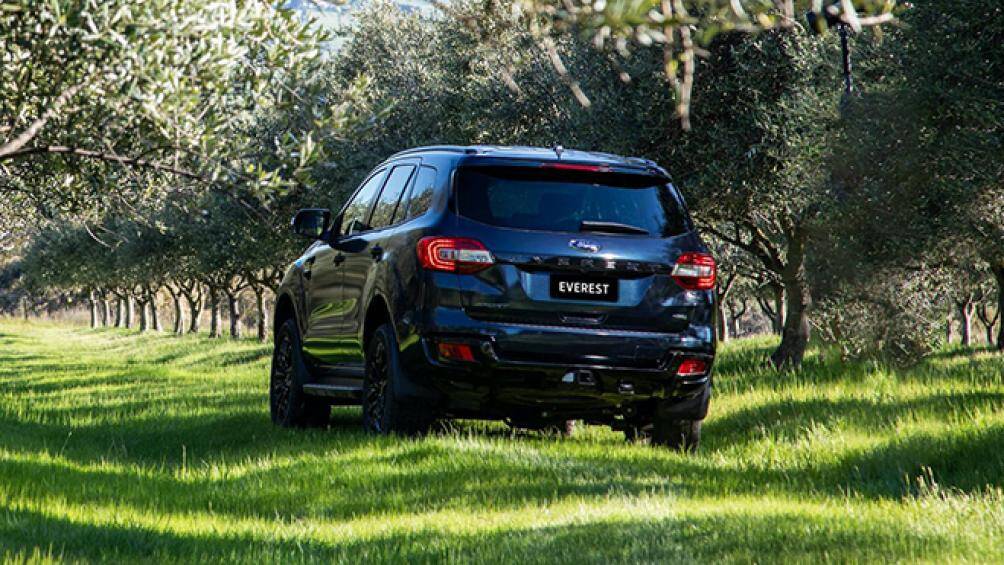 Mẫu xe này là đối thủ cạnh tranh với Toyota Fortuner, Hyundai Santa Fe và Mitsubishi Pajero Sport