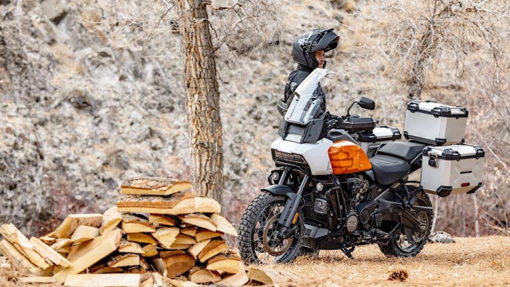 Là một ông lớn ở mảng Cruiser nhưng Harley-Davidson lại là tên tuổi khá mới ở mảng Adventure, nơi góp mặt của nhiều ông lớn khác
