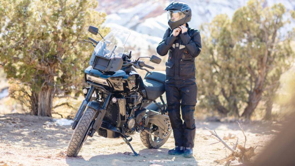 Xe sở hữu 3 chế độ lái tiêu chuẩn là Road, Rain, Sport, 4 chế độ đi đường xấu: Off-Road, Off-Road Plus, Custom Off-Road and Custom Off-Road Plus