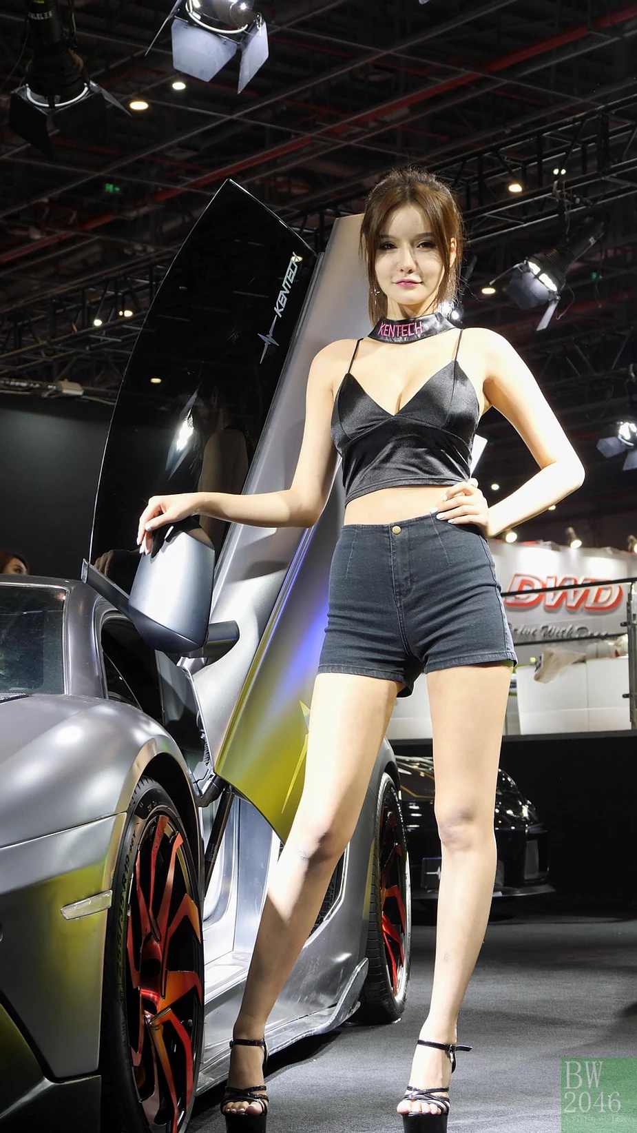 Không thể không nhắc tới đôi chân dài miên man đầy cuốn hút