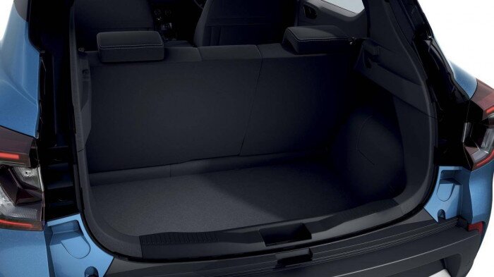 Lựa chọn thứ 2 là khối động cơ 3 xi-lanh tăng áp, dung tích 1,0 lít tăng áp xăng cho công suất 100 mã lực và mô men xoắn cực đại 160 Nm