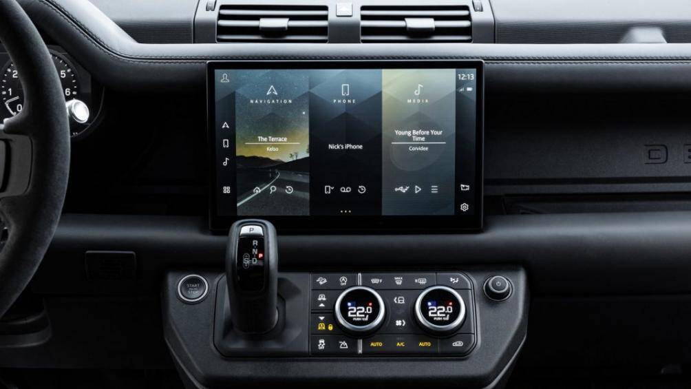 Defender V8 sẽ được trang bị tiêu chuẩn bộ vi-sai chủ động điện tử và công nghê kiểm soát độ nghiêng để tăng cường khả năng ôm cua