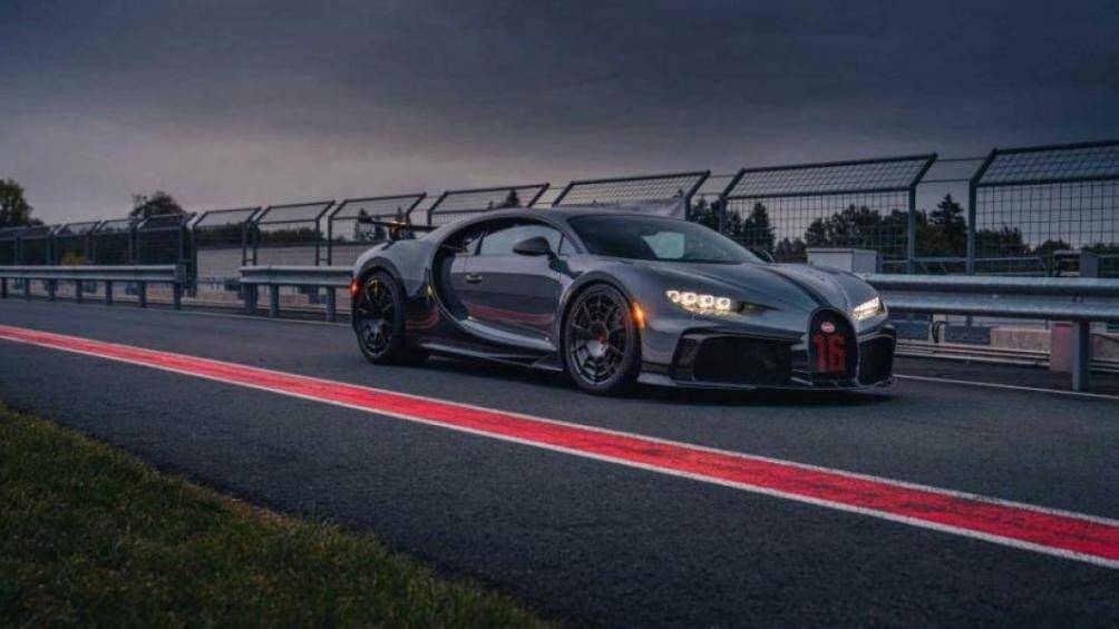 6. Bugatti Chiron (491 km/h)
