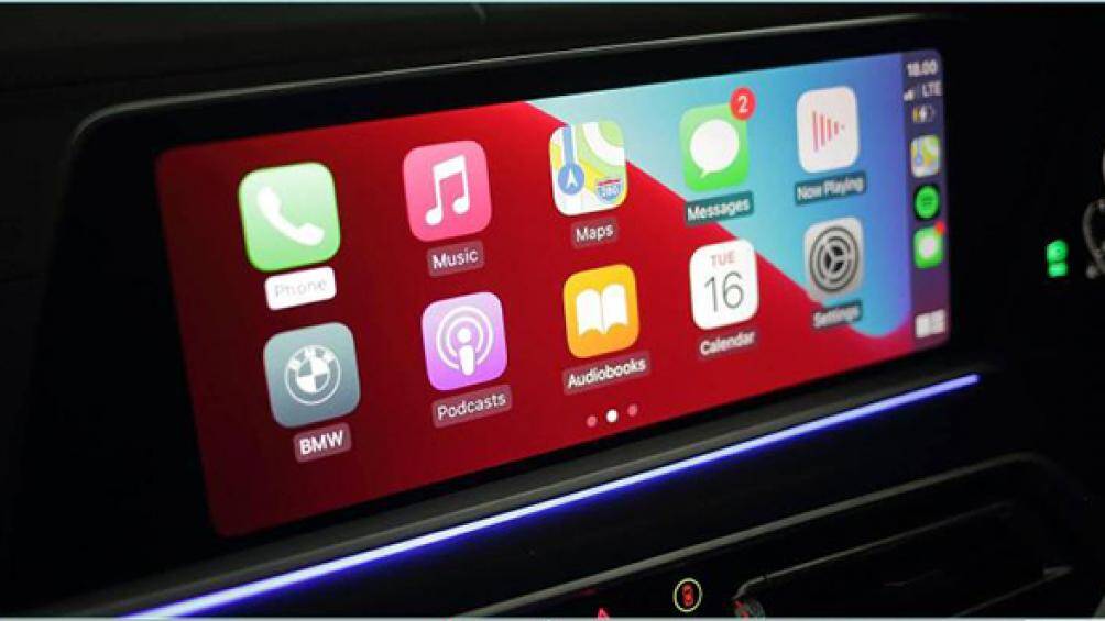 Một số trang bị tiêu chuẩn đáng chú ý khác trên xe như đế sạc không dây, cần số pha lê, khay đựng cốc có sưởi và làm mát...