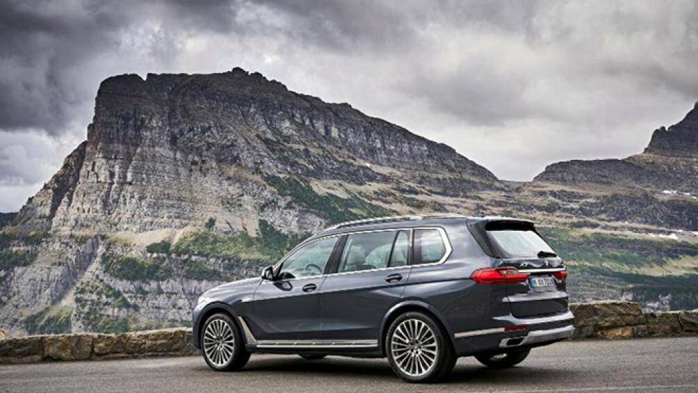 BMW X7 2021 được trang bị khối động cơ tăng áp 6 xy-lanh thẳng hàng 3.0L tạo ra công suất tối đa 335 mã lực