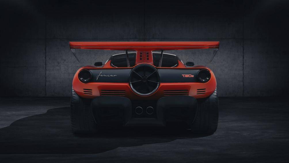 T.50s được trang bị một màn hình kỹ thuật số duy nhất có hiển thị dữ liệu xe và động cơ cần thiết, cũng như thông tin, đo từ xa, thời gian vòng đua...