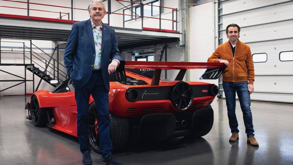 Phần lò xo, bộ giảm chấn và thanh chống lật đã được tinh chỉnh nhằm phù hợp hơn với việc chạy trên đường đua