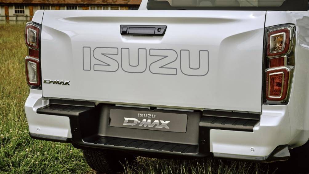 Phiên bản Utility của chiếc Isuzu D-Max 2021 có những màu sắc Onyx Black, Obsidian Grey, Mercury Silver và Splash White