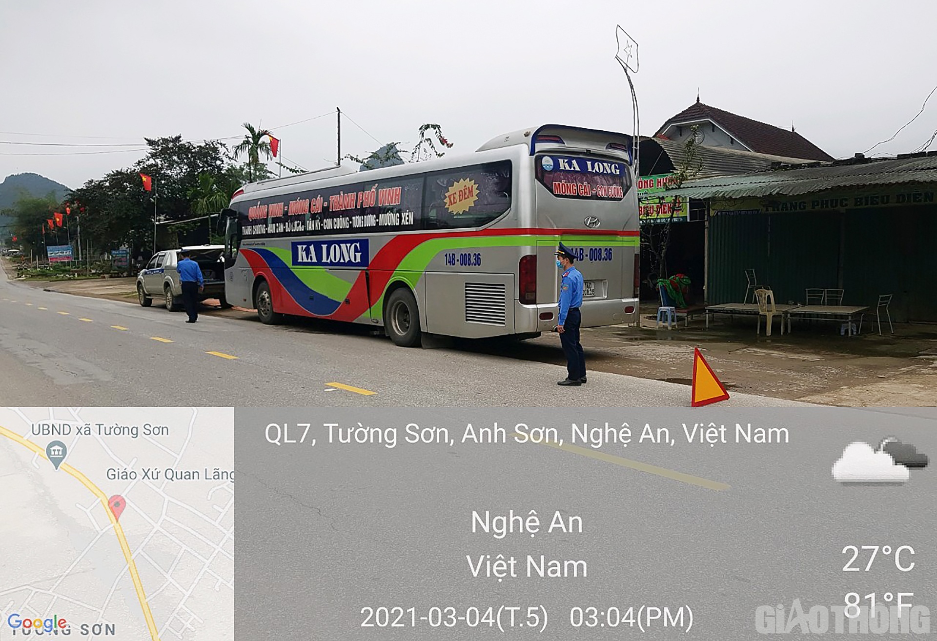 Trưa cùng ngày (4/3), PV Báo Giao thông phát hiện 1 xe giường nằm của nhà xe KA LONG chạy tuyến Con Cuông (Nghệ An) - Móng Cái (Quảng Ninh) BKS 14B - 008. 36 chạy lên tận thị trấn Hòa Bình (huyện Tương Dương. Ngay sau đó, từ hình ảnh PV cung cấp, vào lúc 15h04, tại địa phận xã Tường Sơn, huyện Anh Sơn, đội TTGT số 2 đã đón lõng kiểm tra và lập biên bản xe khách này với lỗi chạy sai hành trình - vượt tuyến.