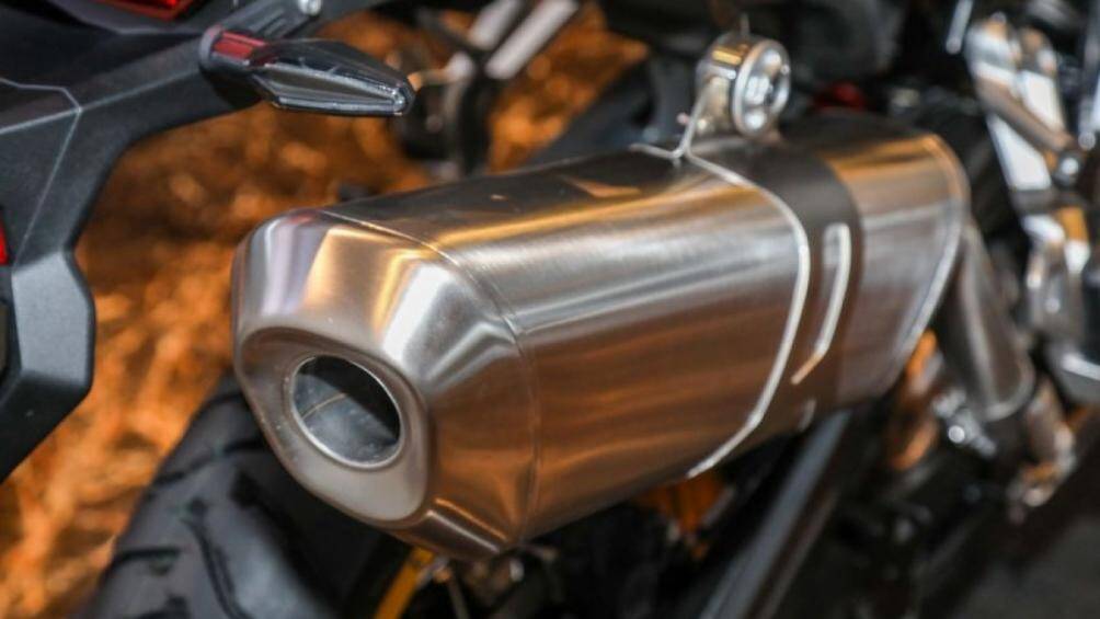 Gói trang bị này đem đến cho khách hàng những tiện nghi như khởi động không cần chìa, sưởi ấm cho tay, chuyển số nhanh...