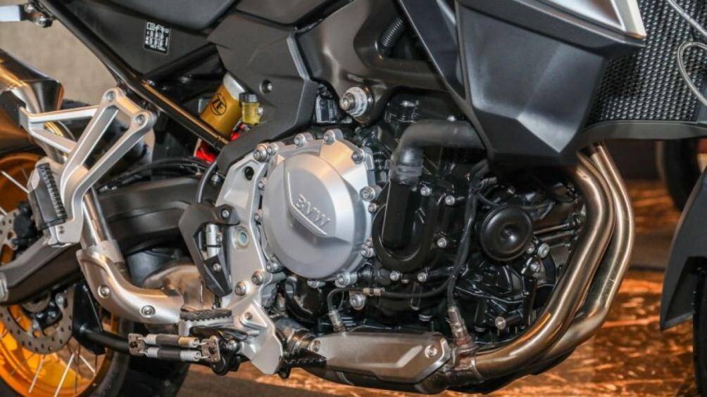 BMW F850GS "40 Years GS Edition" 2021 sử dụng khối động cơ 2 xi lanh dung tích 853cc sản sinh công suất ở mức 95 mã lực