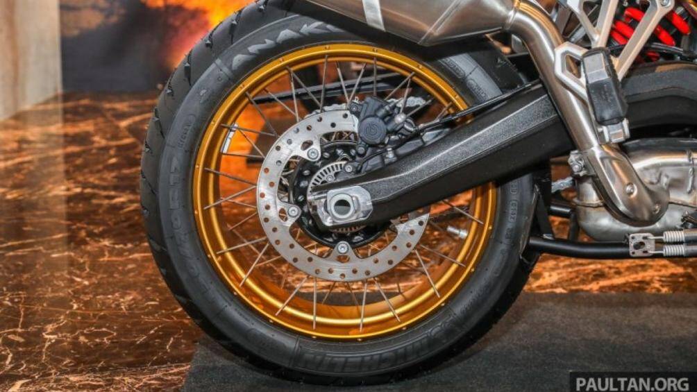 Đĩa phanh đường kính 265 mm với kẹp phanh piston đơn ở phía sau