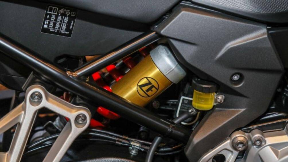 Bên cạnh đó, phiên bản đặc biệt này cũng được trang bị những gói Comfort, Touring, Dynamic và Active của BMW