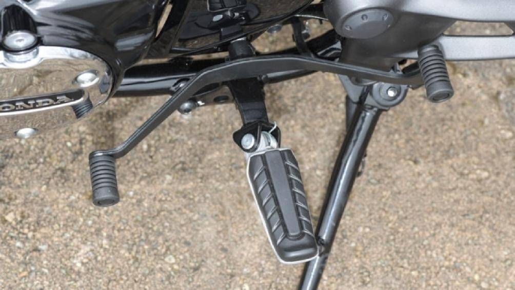 Xe đạt trọng lượng tổng là 181kg và có hỗ trợ kết nối Bluetooth với điện thoại thông minh để điều khiển nhạc và điều hướng