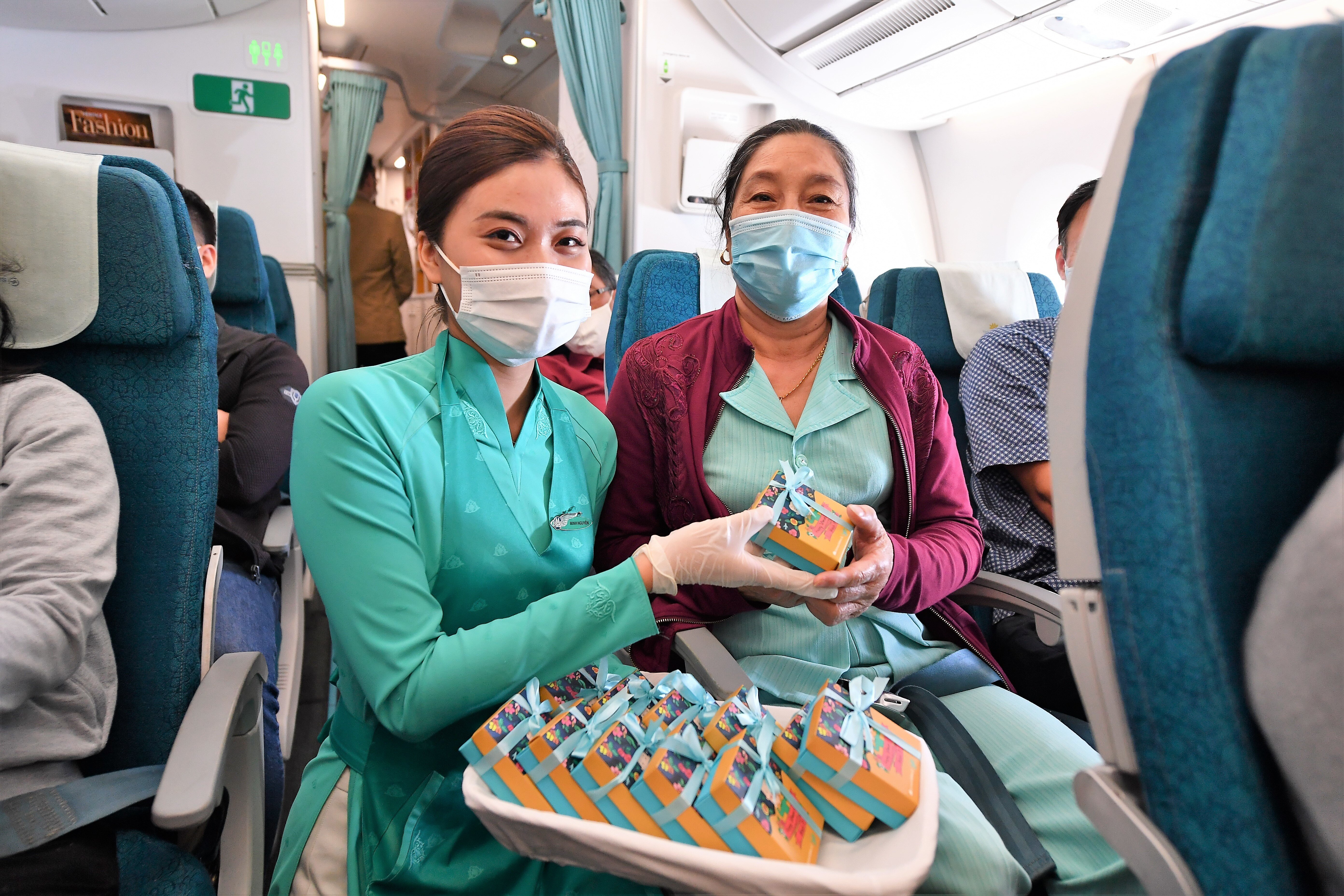 Năm nay, sự kiện trở nên ý nghĩa hơn với sự kết hợp giữa Vietnam Airlines và HopeBox, qua đó khẳng định cam kết và trách nhiệm xã hội của Hãng hàng không Quốc gia với việc đồng hành cùng các doanh nghiệp, tổ chức xã hội.