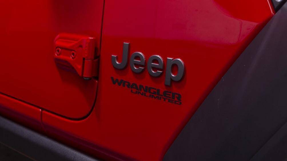 Chưa hết, Jeep Wrangler 1941 Edition còn được tinh chỉnh về hệ thống treo giúp tăng thêm 50 mm khoảng sáng gầm, giúp xe off-road tốt hơn