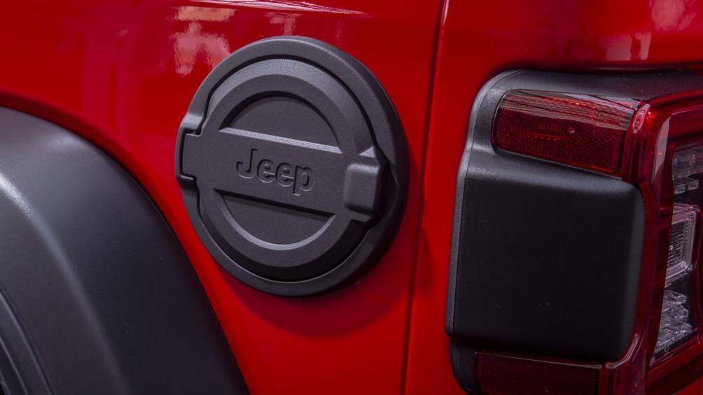 Jeep Wrangler 1941 Edition sử dụng khối động cơ dầu I4 2.2L, sản sinh công suất tối đa 197 mã lực, hộp số 8 cấp