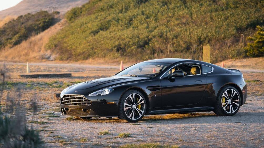 3. Aston Martin V12 Vantage 2012: Mức giá ban đầu của mẫu xe này là 183.585 USD nhưng hiện tại đã giảm mạnh xuống chỉ còn 80.500 USD