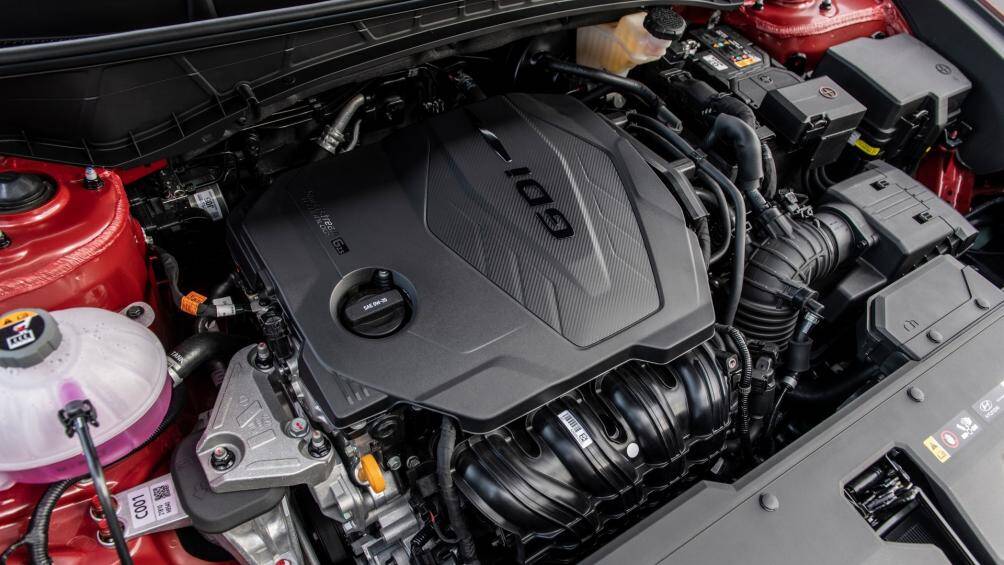 Tất cả phiên bản đều sử dụng động cơ 4 xy-lanh 2.5L, sản sinh công suất 187 mã lực và mô-men xoắn 241 Nm, đi kèm hộp số tự động 8 cấp