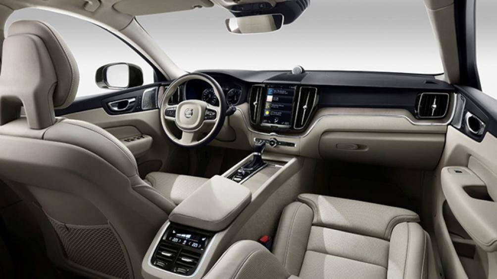 Xe sử dụng hệ dẫn động 4 bánh toàn thời gian (AWD) và hộp số tự động 8 cấp, tăng tốc từ 0-100 km/h trong vòng 5,9 giây