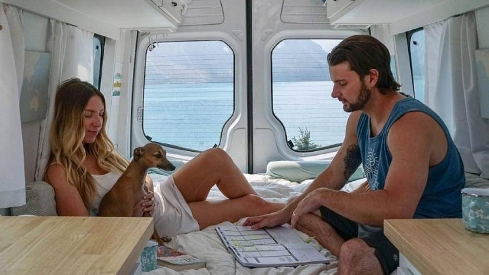 Alex chia sẻ: "Việc đầu tiên phải làm là chọn đúng loại xe tải phù hợp, sau đó liệt kê những ưu tiên hàng đầu giúp tạo ra không gian sống tối ưu"