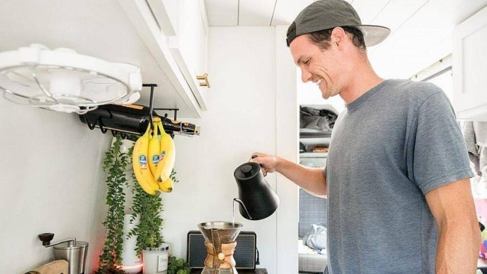 Khi có nhiều người mong muốn sở hữu khu bếp nhỏ trong xe của mình, cặp đôi này lại lược bỏ do sự bành trướng và lấn chiếm không gian của nó