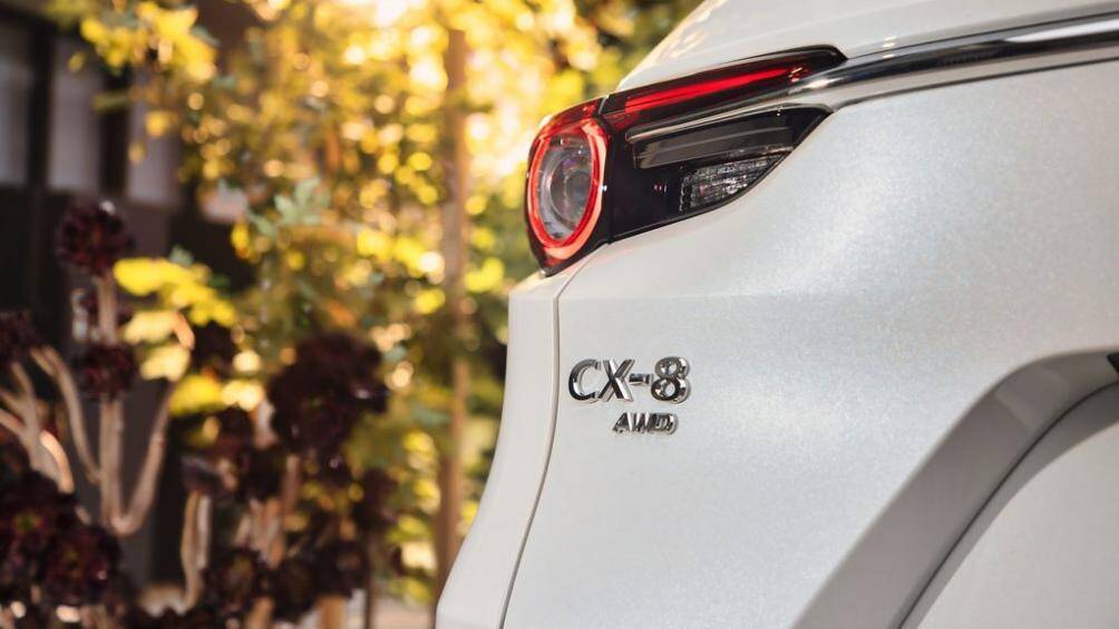 Giá bán của mẫu xe này từ 39.990 AUD (720 triệu đồng) cho bản Touring SP và 69.900 AUD (1,26 tỷ đồng) cho bản Asaki LE