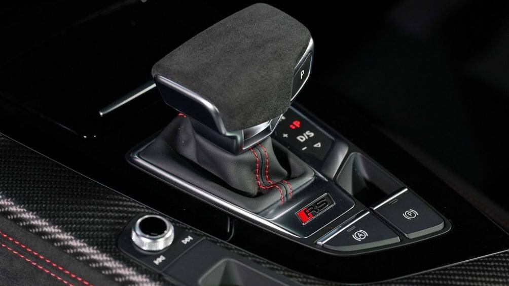 Hệ thống điều hòa 3 vùng và dàn âm thanh vòm Bang & Olufsen 3D với 19 loa chất lượng cao, công suất 755 W